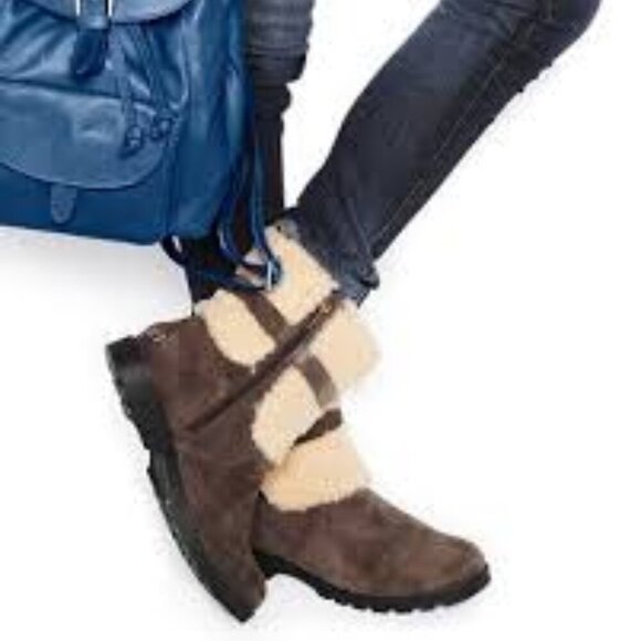 UGG Winter Boots  Cream Cozy Fleece Size 9.5 - Picture 1 of 8